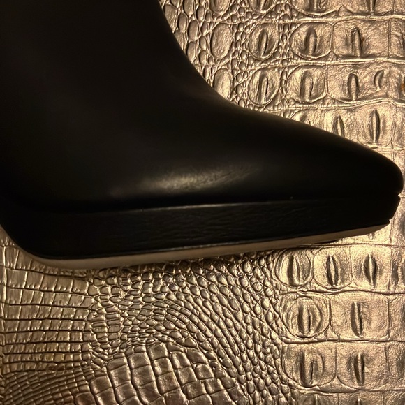 Beautiful black leather authentic Jimmy Choo boots. - Picture 4 of 10